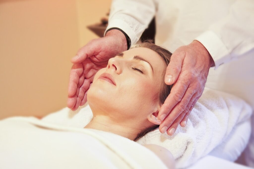 wellness-285590_1280 Reiki healing hands
